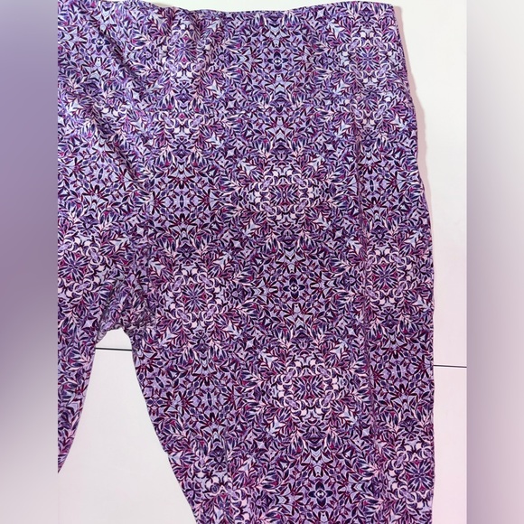 Terra & Sky Purple Leaf Pattern Leggings - Picture 4 of 10